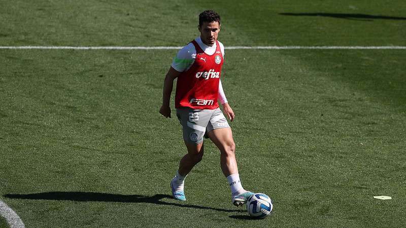 Raphael Veiga durante treinamento do Palmeiras na Academia de Futebol.