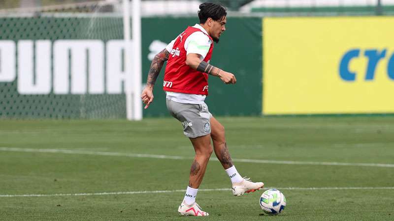 Gustavo Gómez durante treinamento do Palmeiras na Academia de Futebol.