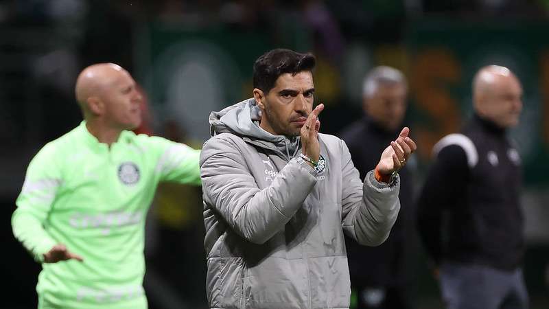 Abel Ferreira em jogo do Palmeiras contra o Goiás, durante partida válida pela vigésima terceira rodada do Brasileirão 2023, no Allianz Parque.
