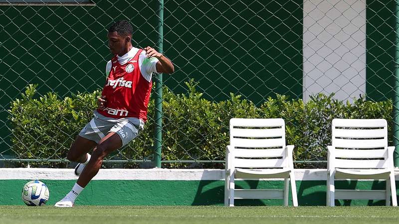 Luis Guilherme durante treinamento do Palmeiras na Academia de Futebol.