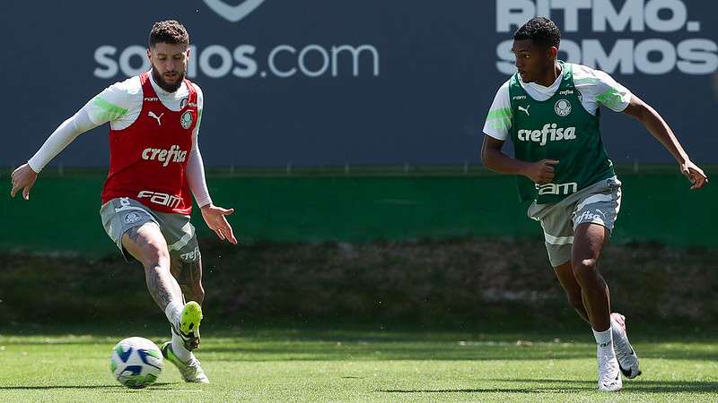 Zé Rafael e Luis Guilherme durante treinamento do Palmeiras, na Academia de Futebol.
