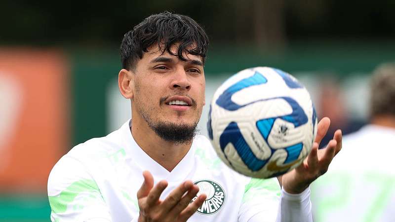 Gustavo Gómez durante treinamento do Palmeiras na Academia de Futebol.