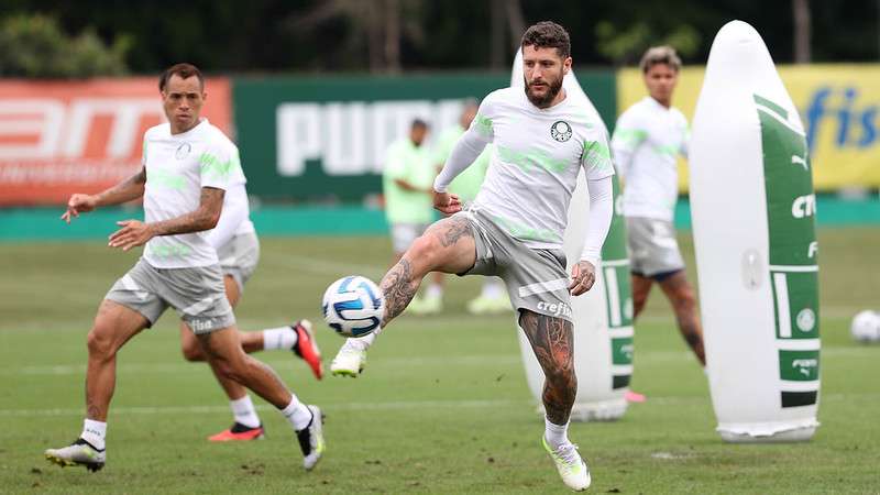 Zé Rafael durante treinamento do Palmeiras na Academia de Futebol.