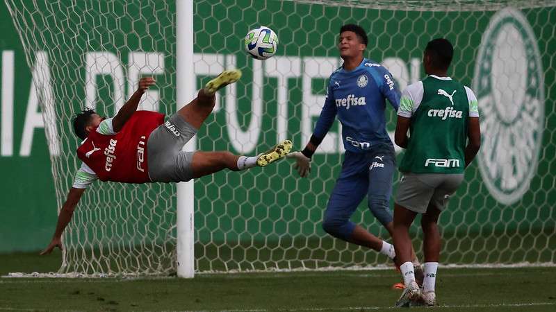 Rony durante treinamento do Palmeiras na Academia de Futebol.