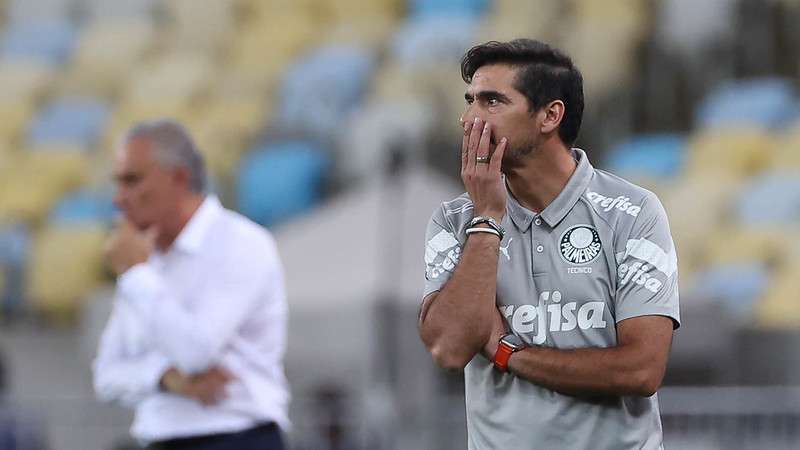 Abel Ferreira em jogo do Palmeiras contra o Flamengo, durante partida válida pela trigésima terceira rodada do Brasileirão 2023, no Maracanã.