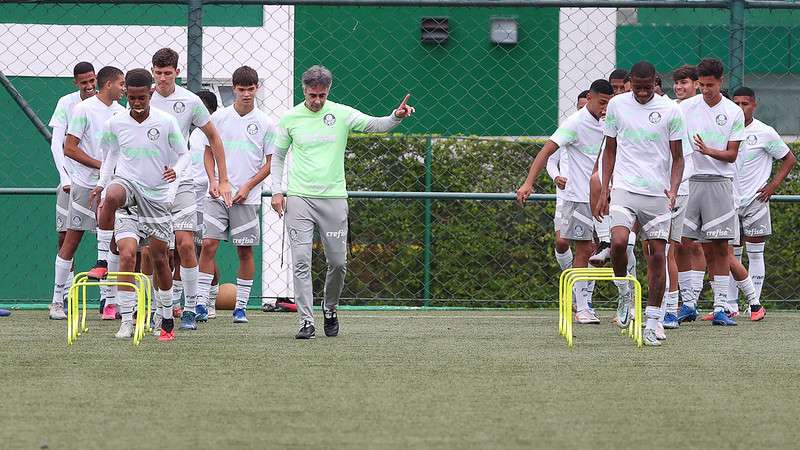 Atletas do Sub-20 durante treinamento do Palmeiras na Academia de Futebol, em São Paulo-SP.