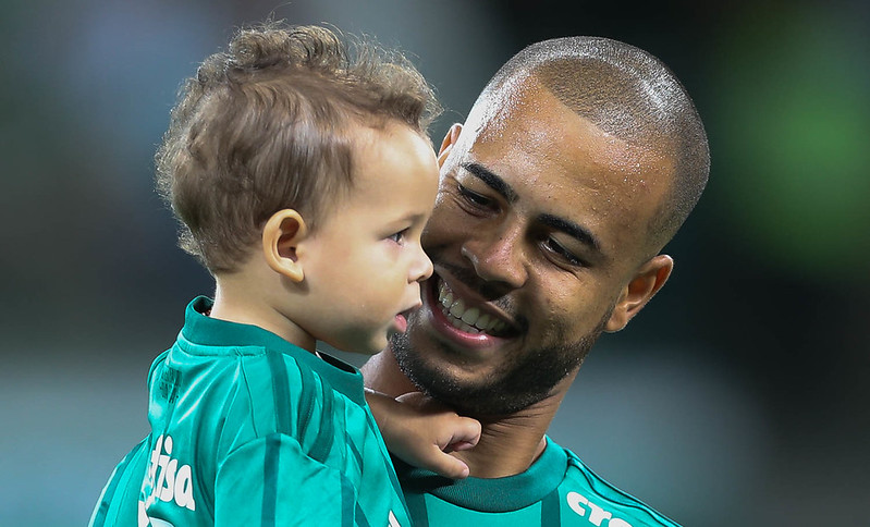 O jogador Mayke, da SE Palmeiras, em jogo contra a equipe do Red Bull Brasil, durante partida válida pela terceira rodada, do Campeonato Paulista, Série A1, na Arena Allianz Parque.