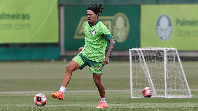 O jogador Gustavo Gómez, da SE Palmeiras, durante treinamento, na Academia de Futebol.