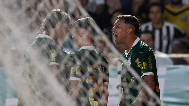 O tabu segue intacto: Palmeiras vence o Santos