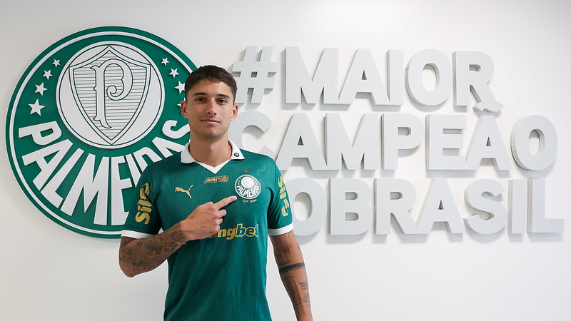 Emiliano Martínez, novo atleta da SE Palmeiras, conhece a Academia de Futebol, em São Paulo-SP