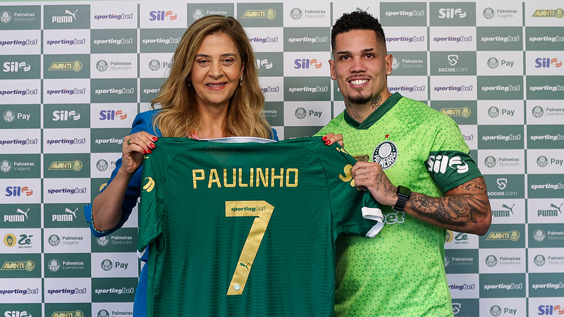Apresentação de Paulinho, novo atleta da SE Palmeiras, na Academia de Futebol, em São Paulo-SP.