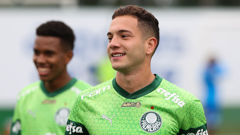 O jogador Fabinho, da SE Palmeiras, durante treinamento, na Academia de Futebol.