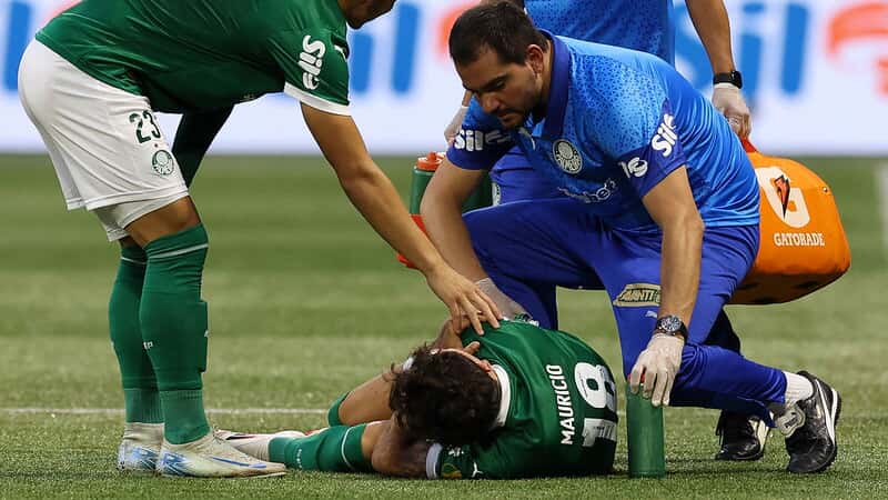 Mauricio sente lesão no clássico contra o São Paulo