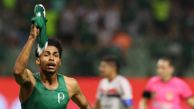 O jogador Luighi, da SE Palmeiras, comemora seu gol contra a equipe do Botafogo FC, durante partida válida pela fase de grupos, do Campeonato Paulista, Série A1, na arena Allianz Parque.