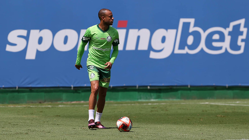 O jogador Mayke, da SE Palmeiras, durante treinamento, na Academia de Futebol.