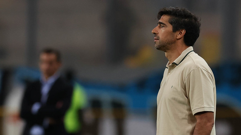 O técnico Abel Ferreira, da SE Palmeiras, em jogo contra a equipe do C Sporting Cristal, durante partida válida pela fase de grupos, da Copa Libertadores, no Estádio Nacional de Lima.