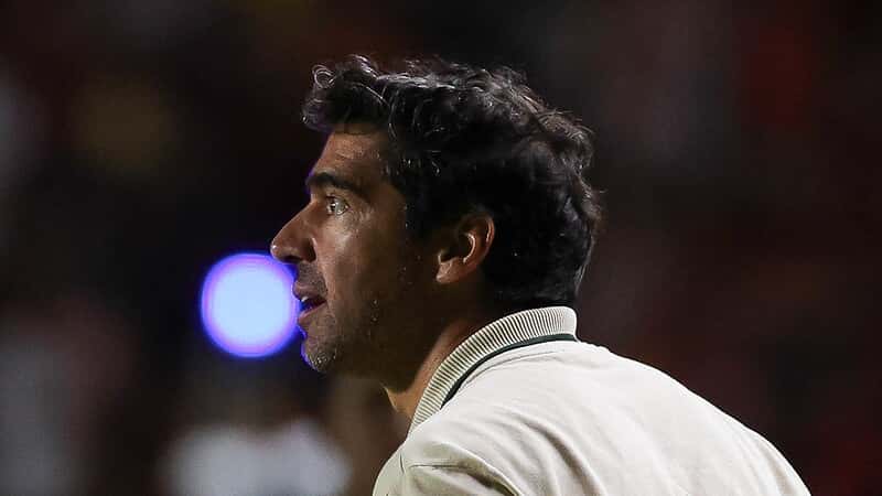 O técnico Abel Ferreira, da SE Palmeiras, em jogo contra a equipe do Sport CR, durante partida válida pela segunda rodada, do Campeonato Brasileiro, Série A, no Estádio Ilha do Retiro.