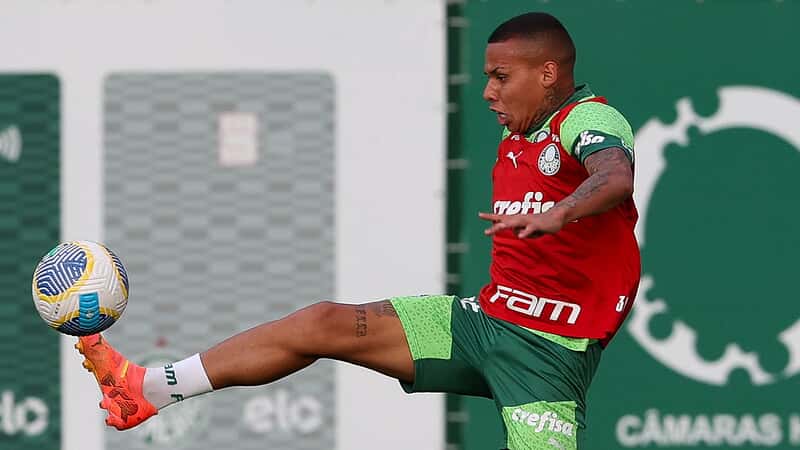 O jogador Garcia, da SE Palmeiras, durante treinamento, na Academia de Futebol.