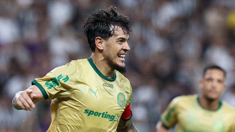 O jogador Gustavo Gómez, da SE Palmeiras, comemora seu gol contra a equipe do Ceará SC, durante partida válida terceira fase, da Copa do Brasil, na Arena Castelão.