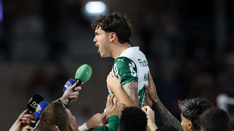O jogador Mauricio, da SE Palmeiras, comemora seu gol contra a equipe do Red Bull Bragantino, durante partida válida pela nona rodada, do Campeonato Brasileiro, Série A, no Estádio Cicero de Souza Marques.