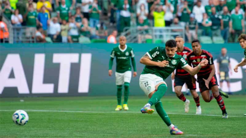 Piquerez perde mais um pênalti a favor do Palmeiras