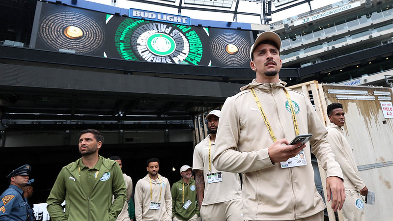 Delegação da SE Palmeiras, visita a Metlife, estádio da partida contra o Porto.