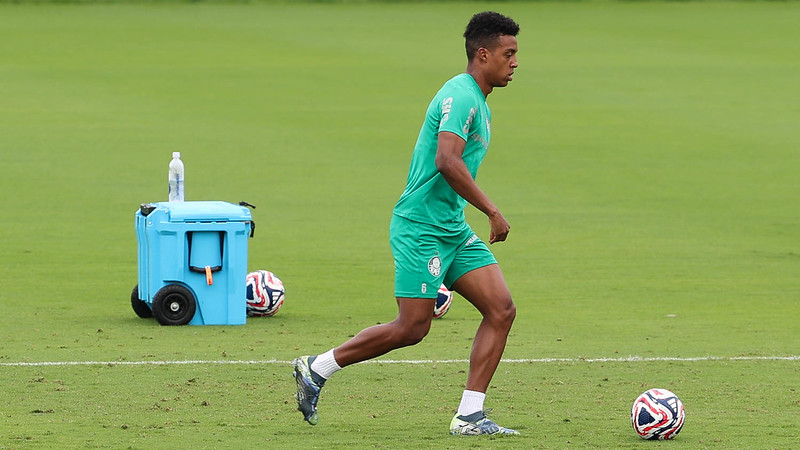 O jogador Vanderlan, da SE Palmeiras, durante treinamento, no CT do Philadelphia Eagles.